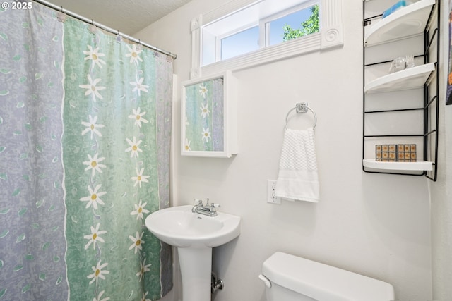 5018 N Vanderbilt St, Portland, OR 97203 - bathroom with toilet and a sink