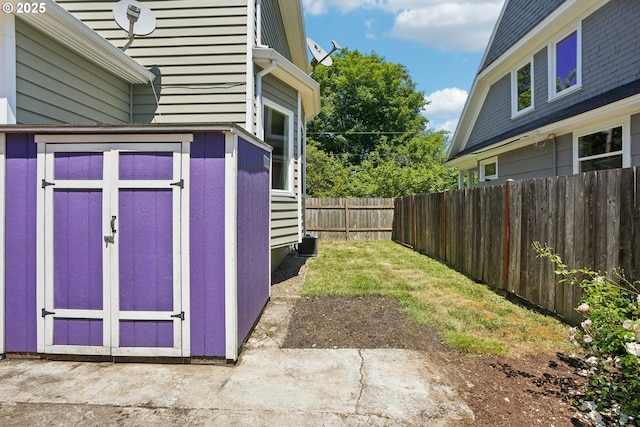 5018 N Vanderbilt St, Portland, OR 97203 - fenced backyard with a shed and a patio area