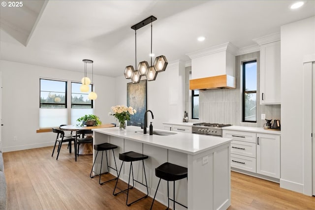 3653 Maidenhair Pl S, Salem, OR 97302 - kitchen featuring custom exhaust hood, a kitchen breakfast bar, a sink, decorative backsplash, and white cabinets
