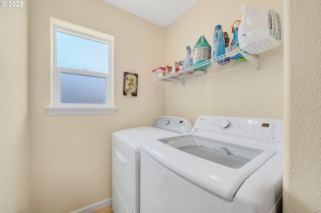 3606 Walnut Ln, Tillamook, OR 97141 - laundry area featuring independent washer and dryer and baseboards
