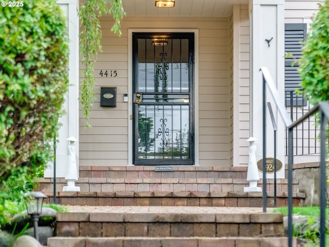 4415 SE Stark St, Portland, OR 97215 - property entrance
