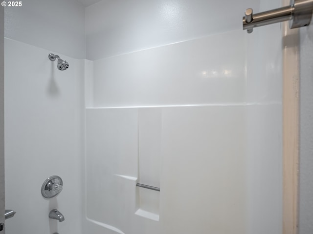 841 NE Kathryn St, Hillsboro, OR 97124 - bathroom view of bathing tub / shower combination