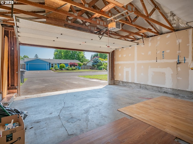 841 NE Kathryn St, Hillsboro, OR 97124 - garage featuring a garage door opener