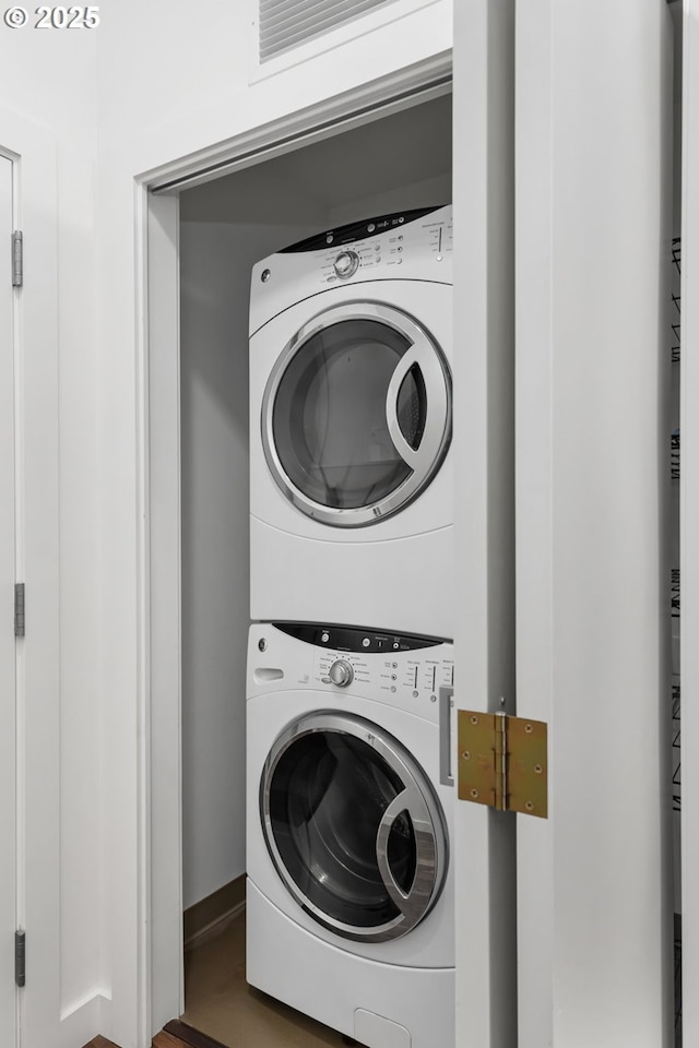 949 NW Overton St Unit 1304, Portland, OR 97209 - laundry room with stacked washer / drying machine