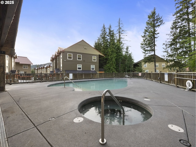 30605 E Camryn Way Unit D20, Government Camp, OR 97028 - community pool with a hot tub and a patio area