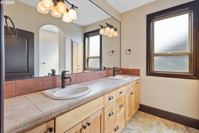 632 W T St, Washougal, WA 98671 - full bath with double vanity and baseboards