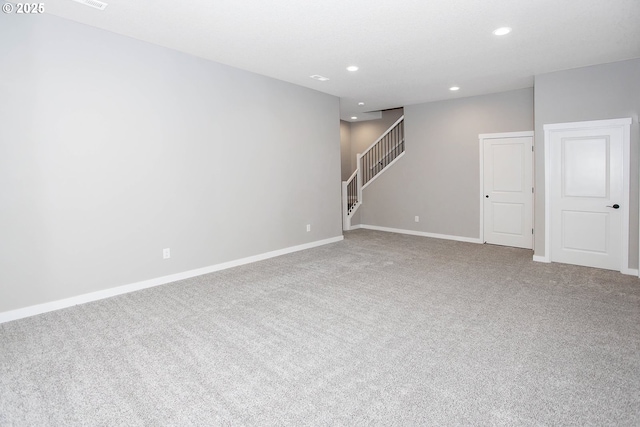 unfurnished room featuring carpet