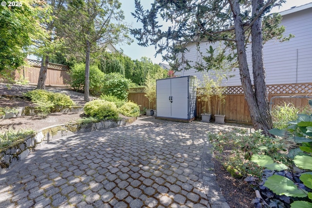16402 SE Teal Ct, Damascus, OR 97089 - fenced backyard featuring a patio area