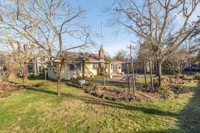 view of yard with a pergola