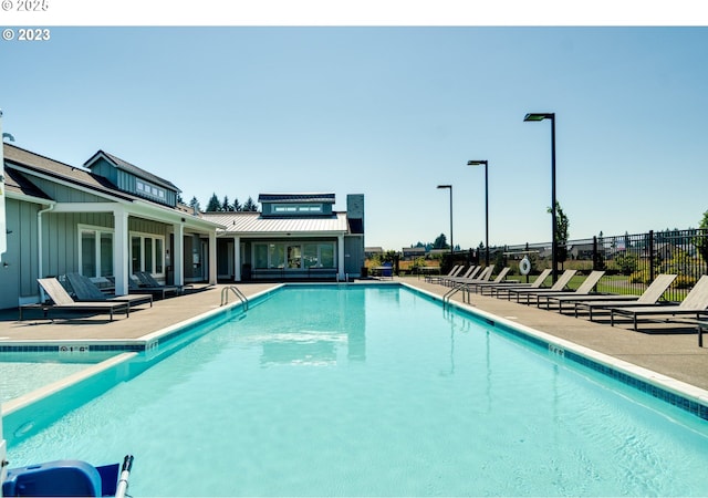 10107 NE 136th Ave, Vancouver, WA 98682 - community pool with a patio area