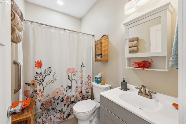 full bath with toilet, recessed lighting, vanity, and a shower with curtain