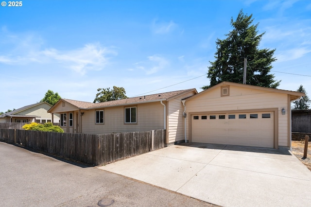 1264 Ostrander Ln, Cottage Grove, OR 97424 - ranch-style house featuring driveway
