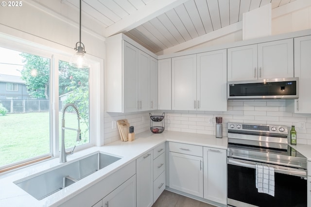 742 Shangri La Ave, Salem, OR 97303 - kitchen with appliances with stainless steel finishes, a sink, plenty of natural light, tasteful backsplash, and wooden ceiling