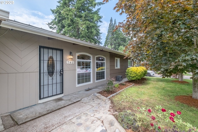 742 Shangri La Ave, Salem, OR 97303 - view of exterior entry featuring a lawn