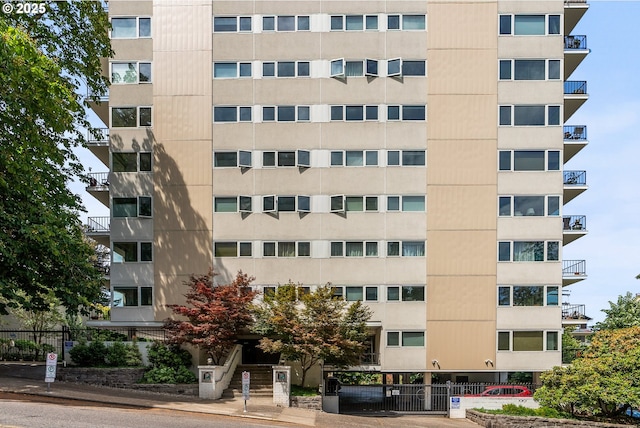 2211 SW Park Pl, Portland, OR 97205 - view of apartment building / complex