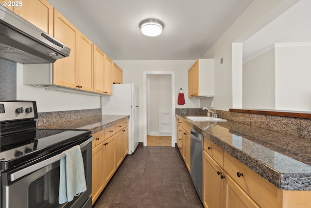 2211 SW Park Pl, Portland, OR 97205 - kitchen with appliances with stainless steel finishes, exhaust hood, light brown cabinets, a peninsula, and dark tile patterned floors