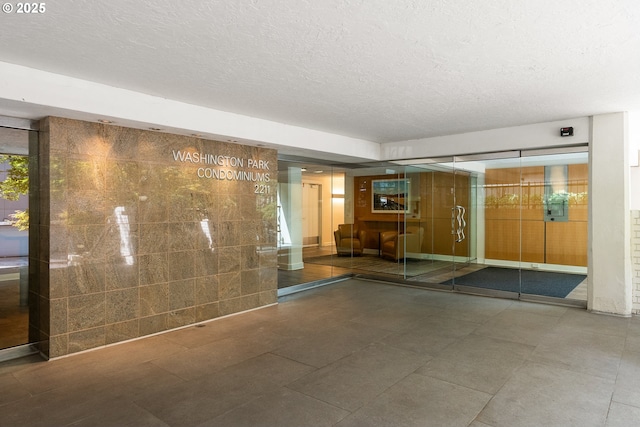 2211 SW Park Pl, Portland, OR 97205 - building lobby with a textured ceiling
