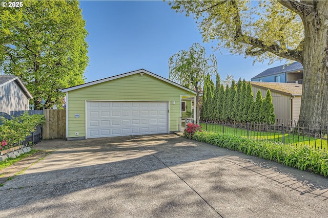 2433 NE Saratoga St, Portland, OR 97211 - detached garage with fence