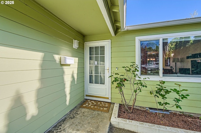 2433 NE Saratoga St, Portland, OR 97211 - view of doorway to property