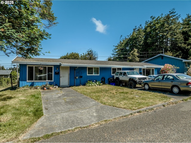 1060 Pacific Ave, Coos Bay, OR 97420 - ranch-style house with a front lawn and driveway