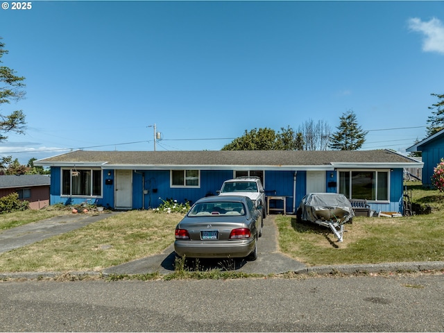1060 Pacific Ave, Coos Bay, OR 97420 - ranch-style house featuring a front yard