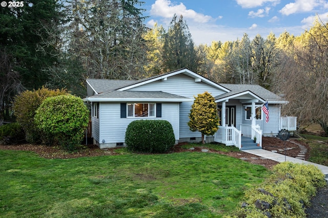 view of front of house featuring a front lawn