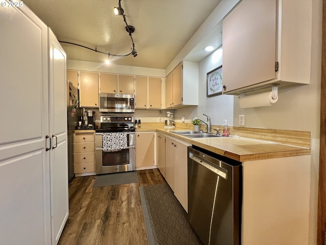 160 Heather Dr, Stanfield, OR 97875 - kitchen with stainless steel appliances, a sink, dark wood-type flooring, and track lighting