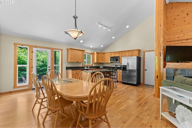 1430 N Cedar Creek Cir, Rockaway Beach, OR 97136 - dining room featuring light wood-style floors, recessed lighting, and high vaulted ceiling
