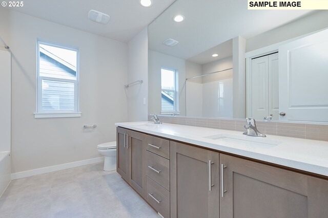 full bathroom featuring visible vents, a sink, and decorative backsplash