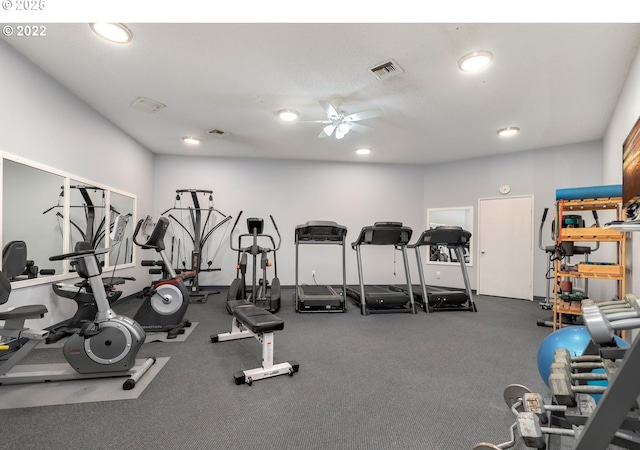 exercise room featuring visible vents, recessed lighting, and ceiling fan
