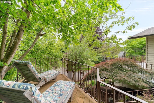 2345 NE Ridgewood Dr, Portland, OR 97212 - view of balcony