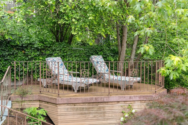 2345 NE Ridgewood Dr, Portland, OR 97212 - view of wooden terrace
