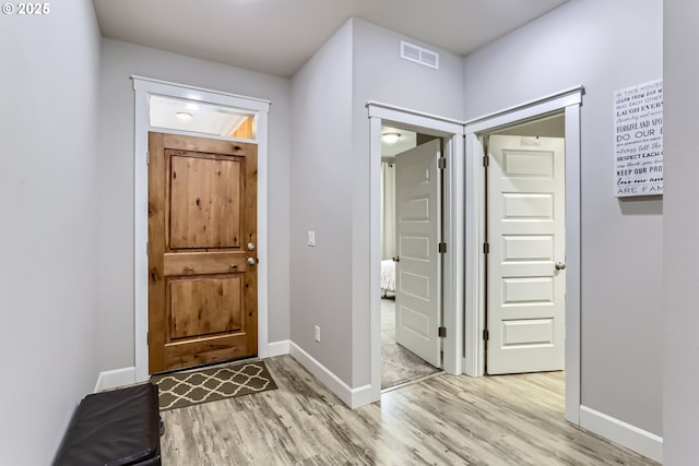 12024 NE 109th St, Vancouver, WA 98662 - foyer with light wood-style floors, baseboards, and visible vents