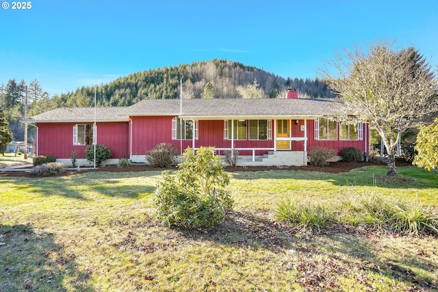 ranch-style house with a mountain view and a front yard