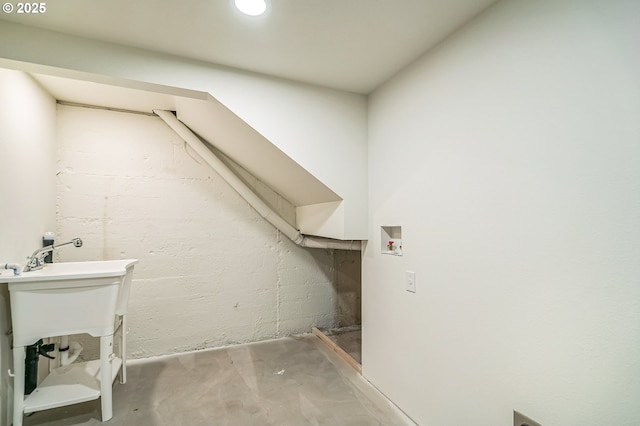 laundry room featuring hookup for a washing machine and recessed lighting