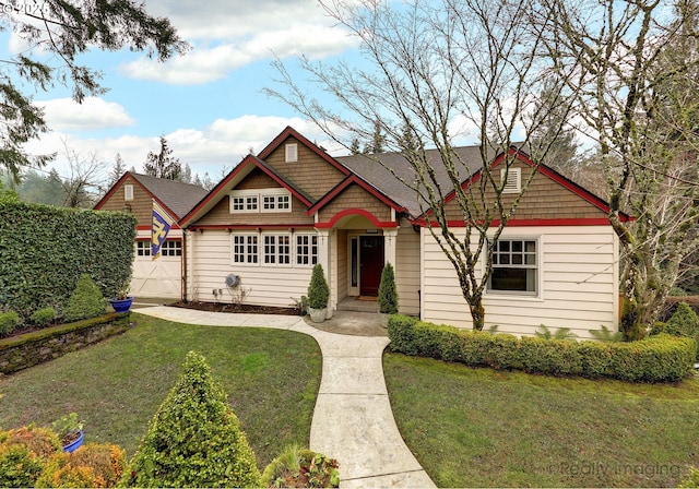 view of front facade with a front yard