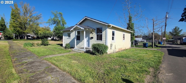 323 Academy St, Salem, OR 97301 - bungalow-style home featuring a front yard