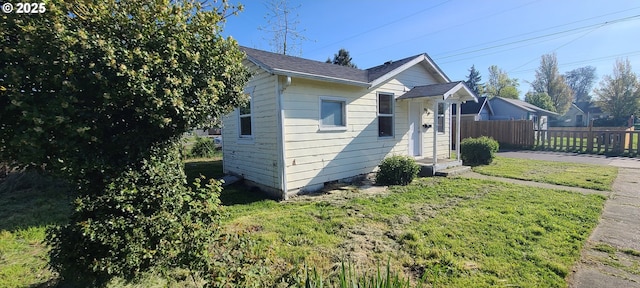 323 Academy St, Salem, OR 97301 - view of bungalow-style house