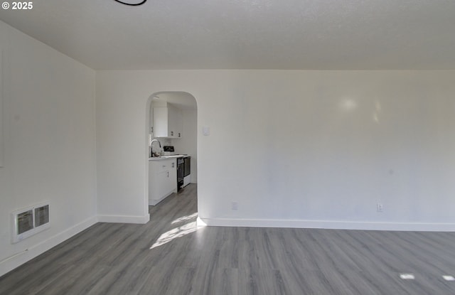 105 Redpath St, Kelso, WA 98626 - empty room with arched walkways, wood finished floors, and baseboards
