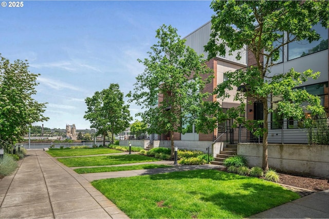 1634 NW Riverscape St, Portland, OR 97209 - surrounding community featuring a yard
