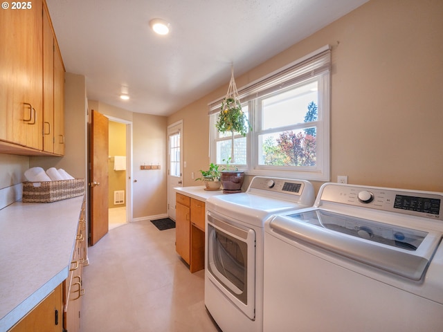 laundry room with visible vents, cabinet space, baseboards, and washing machine and clothes dryer
