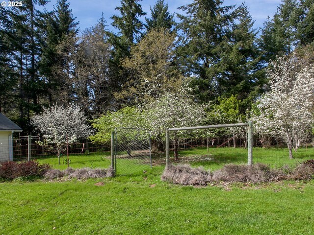 17234 Oakdale Rd, Dallas, OR 97338 - view of yard featuring fence