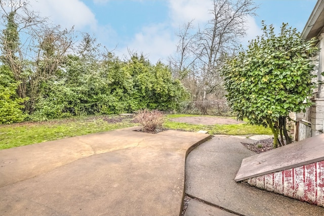 844 SE Cedar St, Hillsboro, OR 97123 - view of yard with fence and an outbuilding