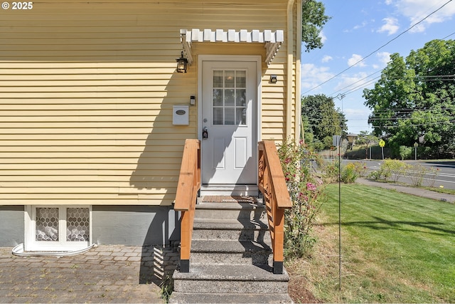 7315 N Smith St, Portland, OR 97203 - doorway to property featuring a yard