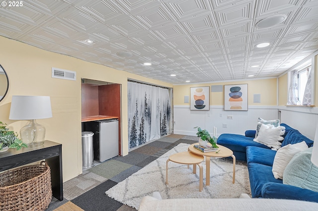 7315 N Smith St, Portland, OR 97203 - living area featuring an ornate ceiling, recessed lighting, and a wainscoted wall