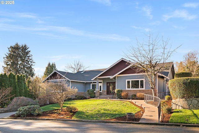 view of front of house featuring a front lawn