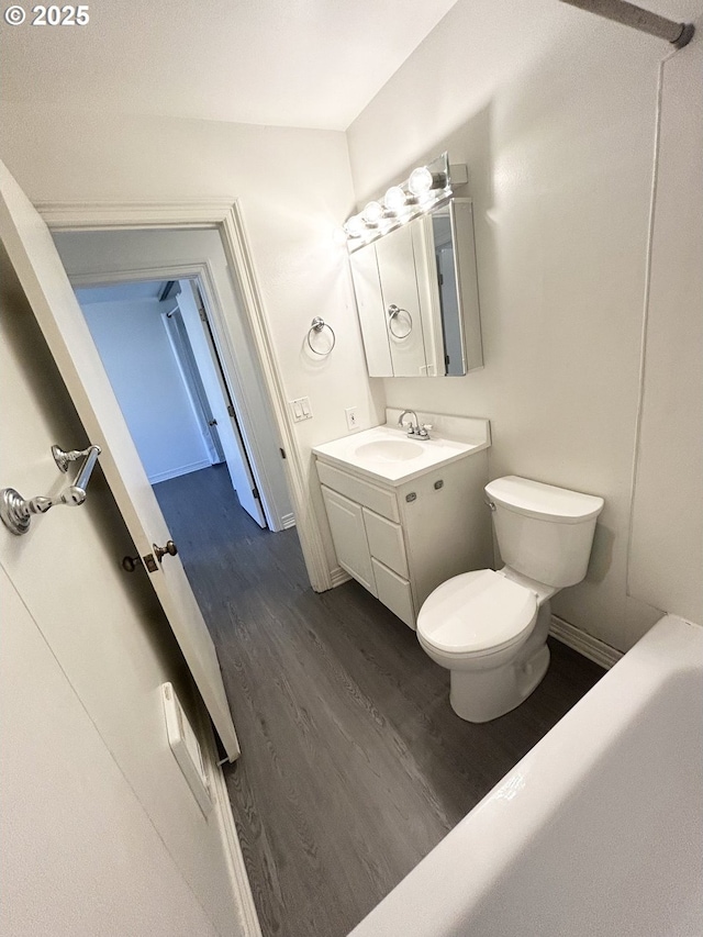 200 SW Florence Ave Unit I 14, Gresham, OR 97080 - bathroom featuring wood finished floors, vanity, and a bathtub