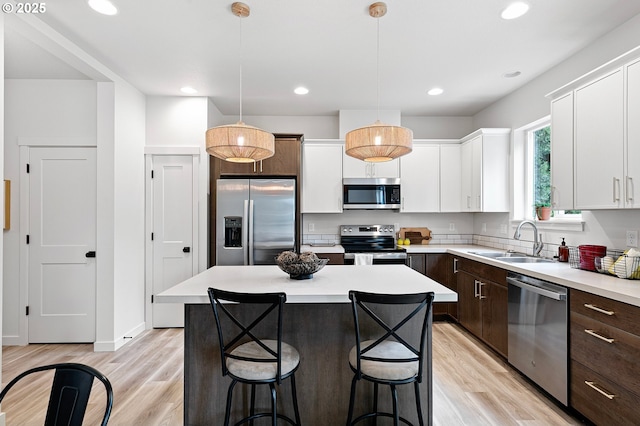 88104 7th St, Veneta, OR 97487 - kitchen with appliances with stainless steel finishes, a sink, light wood-style flooring, light countertops, and recessed lighting