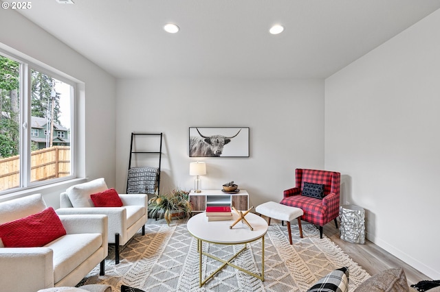 88104 7th St, Veneta, OR 97487 - living area with wood finished floors, baseboards, and recessed lighting
