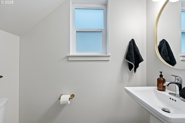 88104 7th St, Veneta, OR 97487 - bathroom with a sink, toilet, and lofted ceiling
